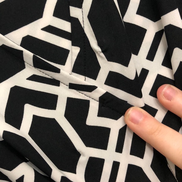 Patterned long sleeve wrap dress - Picture 2 of 2